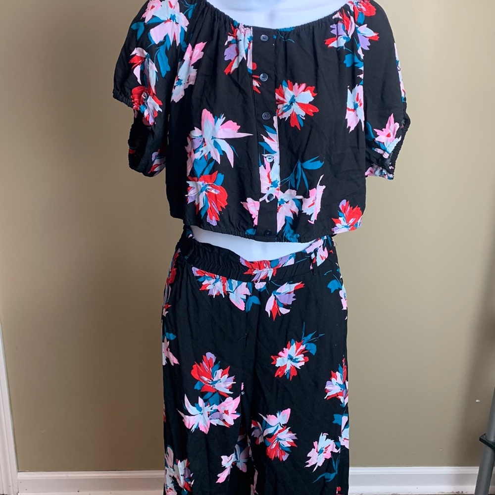 2 pc Capri floral set
